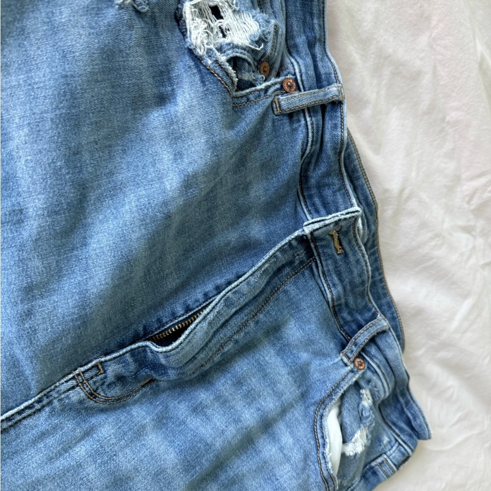 American Eagle Distressed Blue Jeans